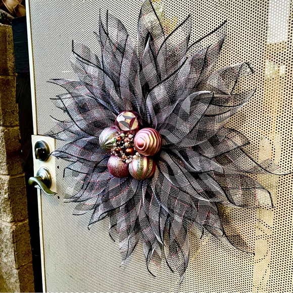 Buffalo Plaid Flower Wreath w/Interchangeable Centers/ FREE SHIPPING - Picture 2 of 7